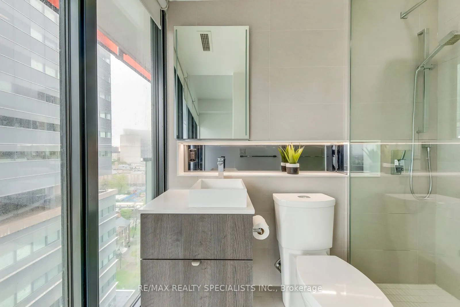215 Queen Street W, #1405