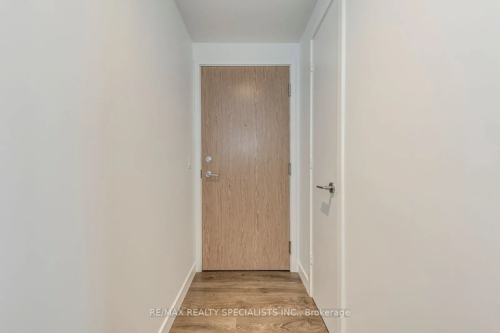 215 Queen Street W, #1405