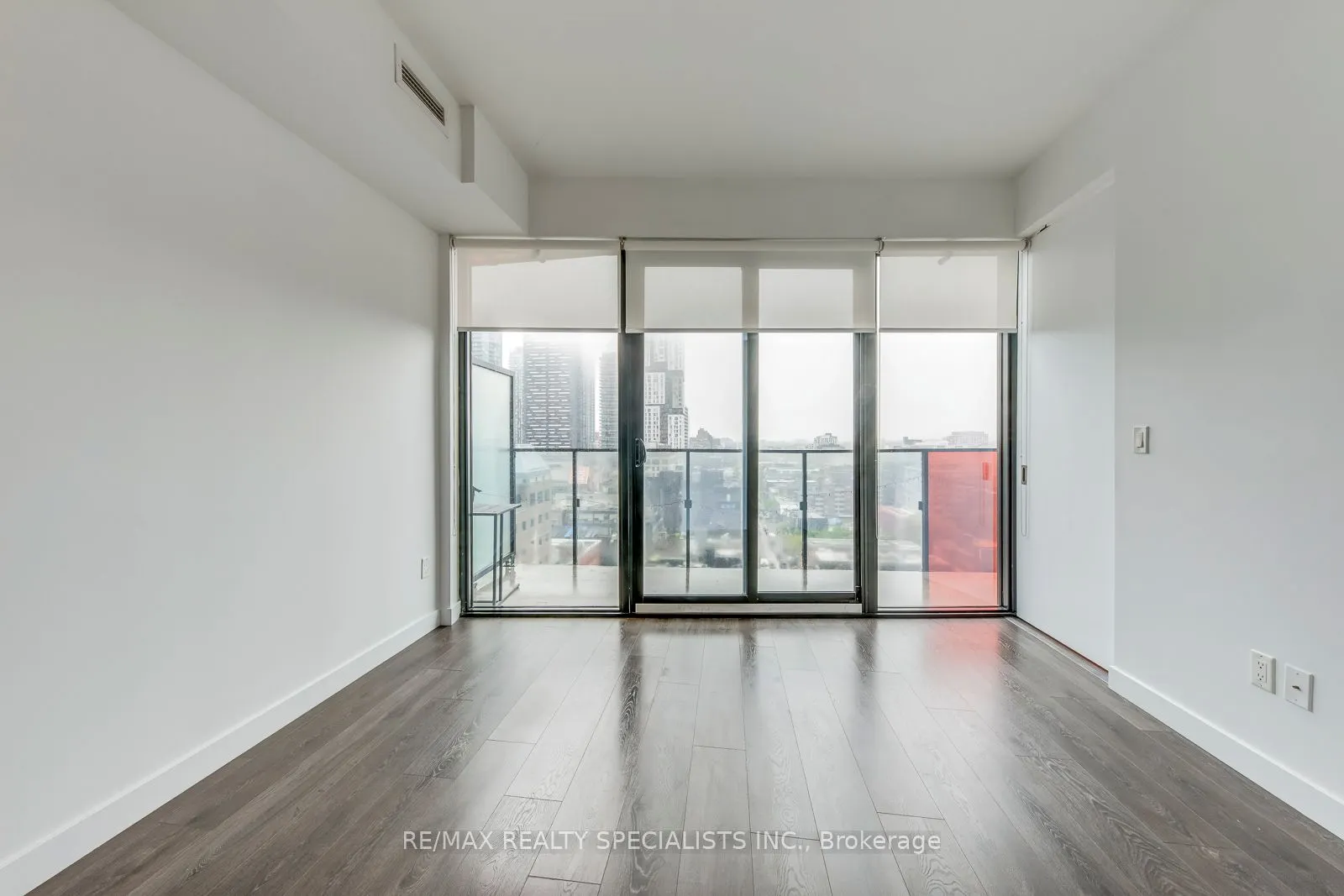 215 Queen Street W, #1405