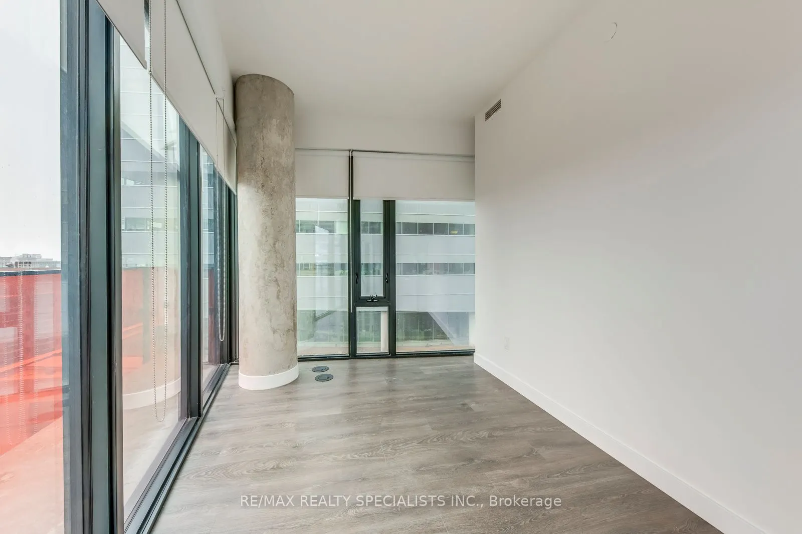 215 Queen Street W, #1405