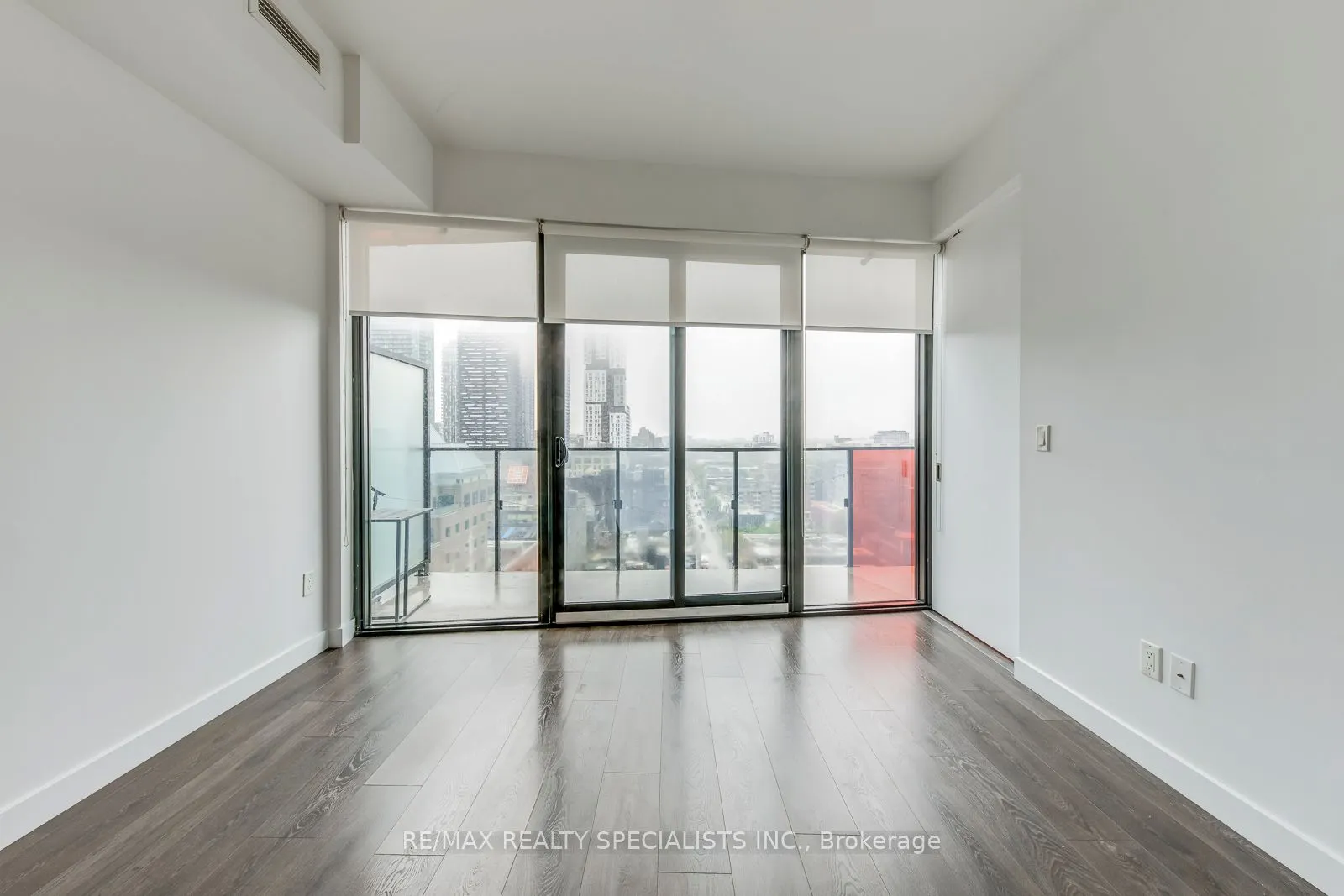 215 Queen Street W, #1405