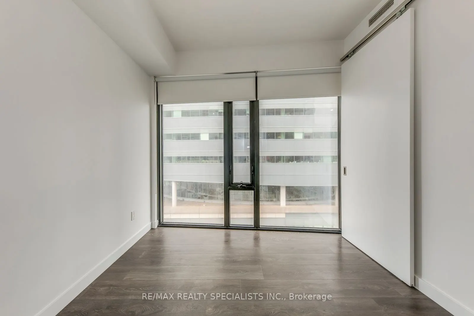 215 Queen Street W, #1405