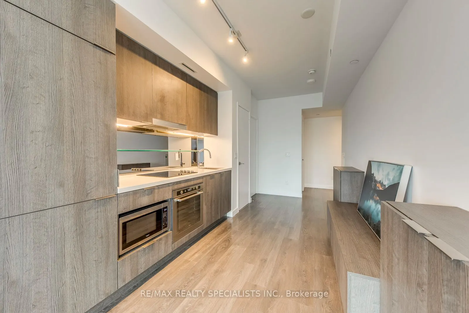 215 Queen Street W, #1405