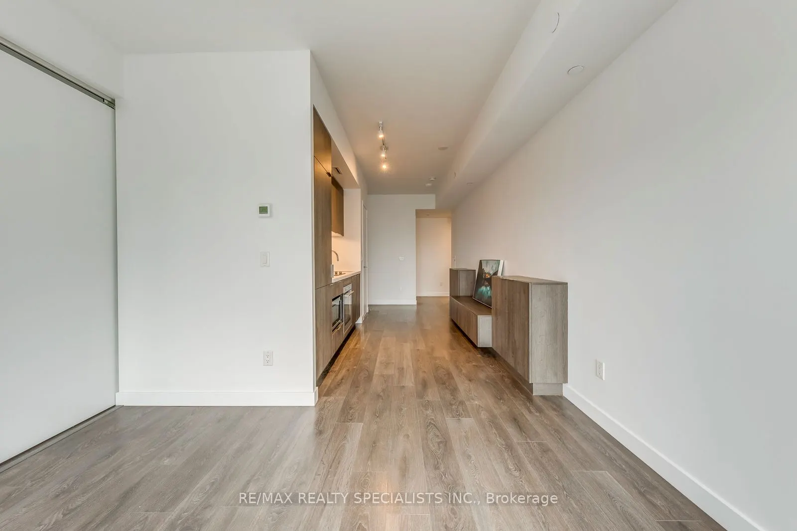 215 Queen Street W, #1405