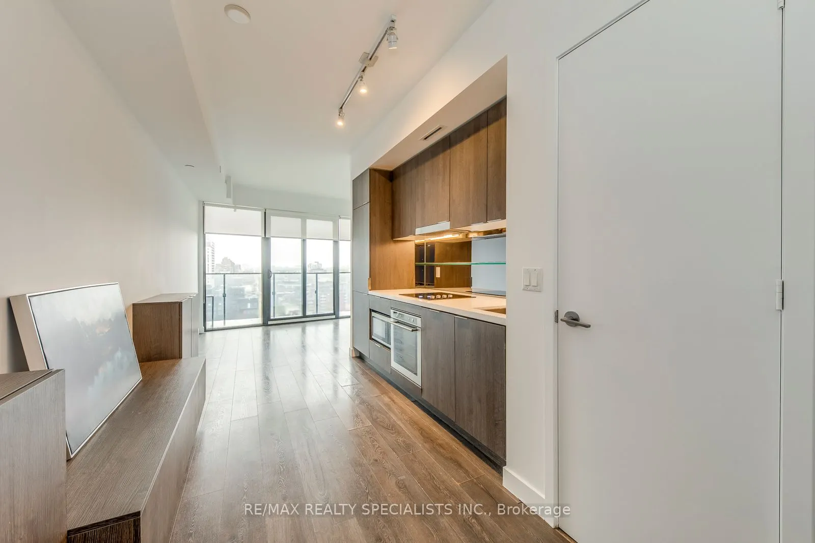 215 Queen Street W, #1405