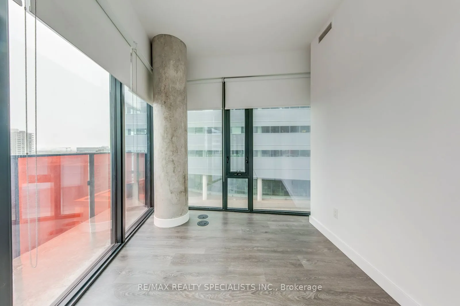 215 Queen Street W, #1405