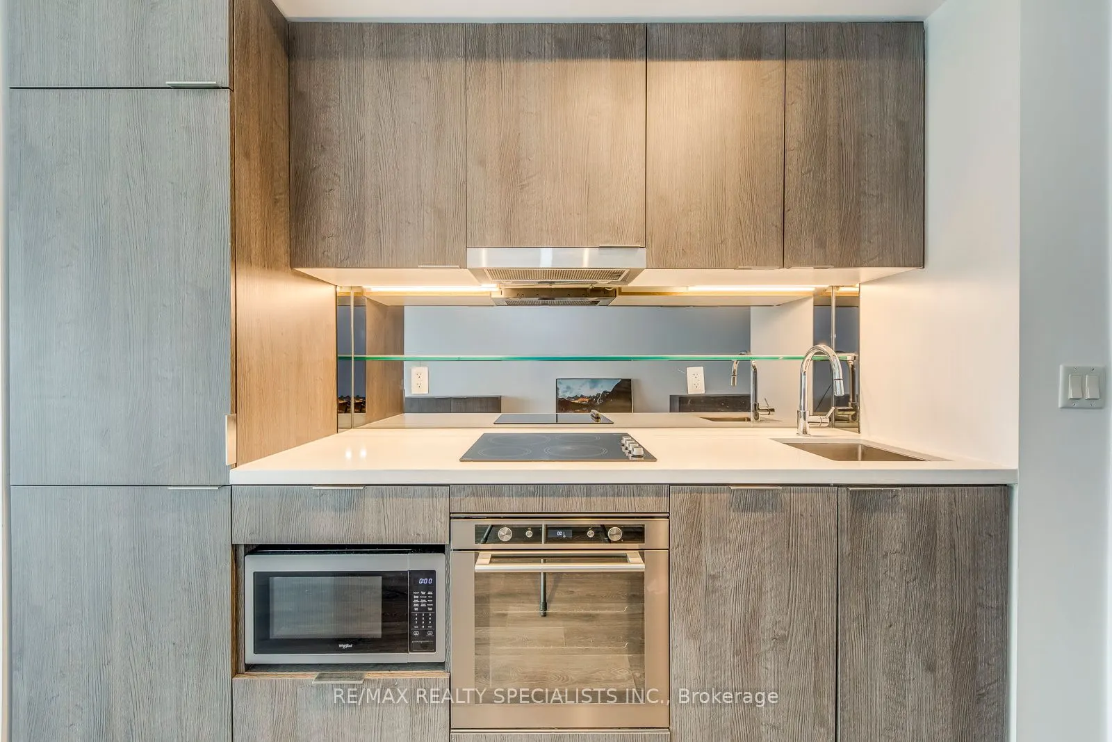 215 Queen Street W, #1405