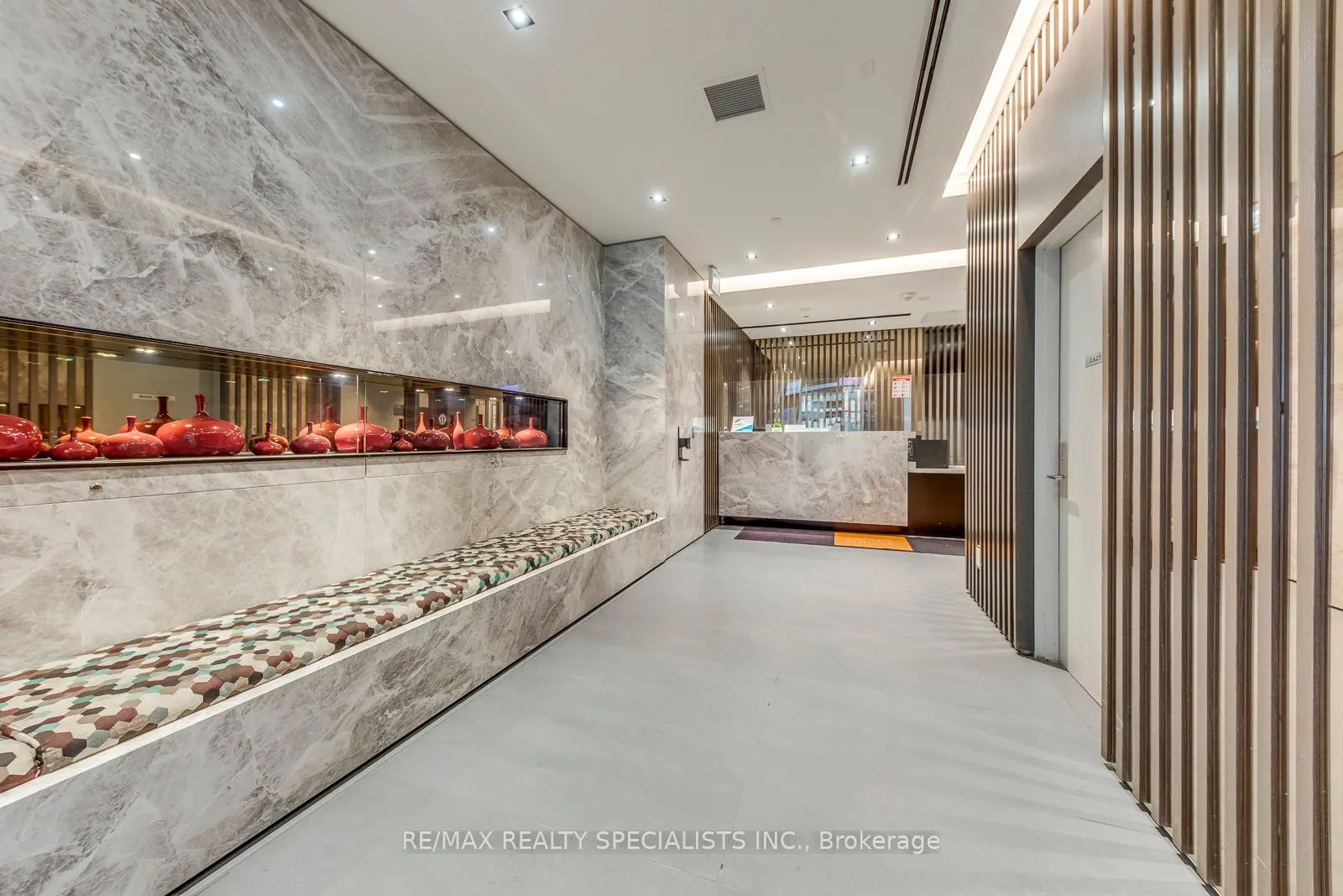 215 Queen Street W, #1405