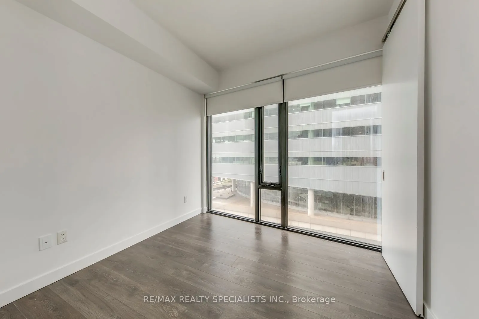 215 Queen Street W, #1405