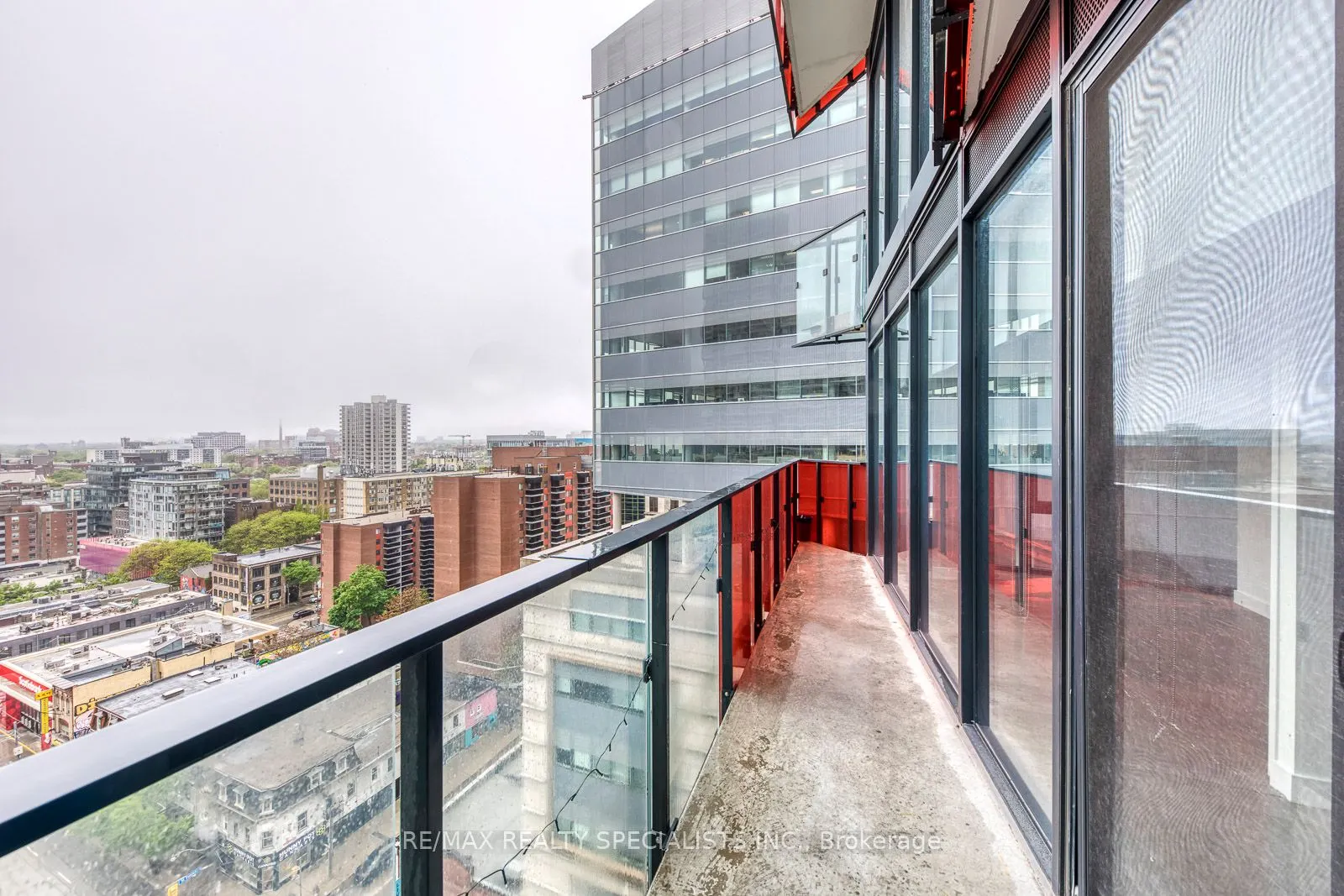 215 Queen Street W, #1405