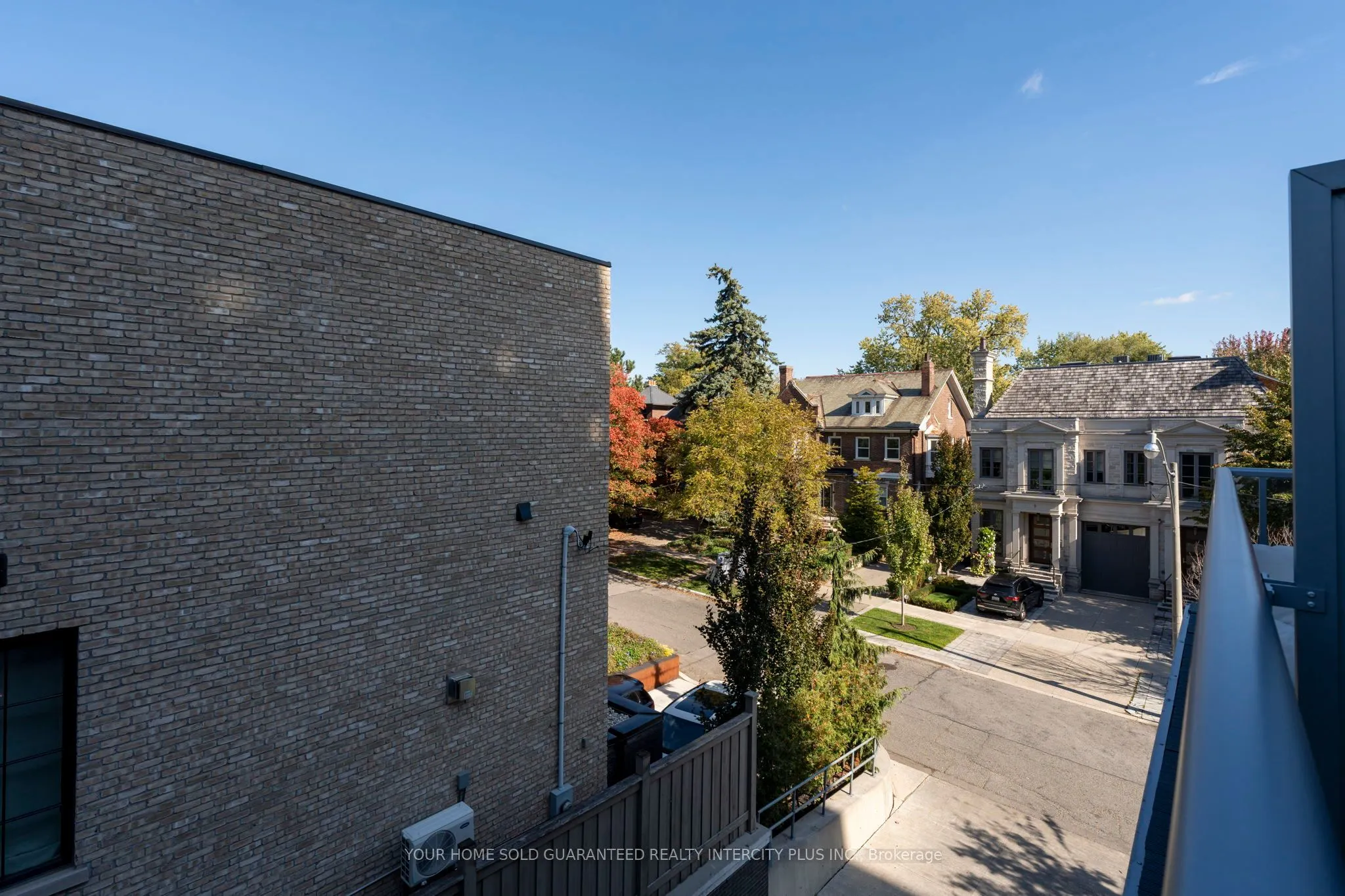 6 Parkwood Avenue, #303