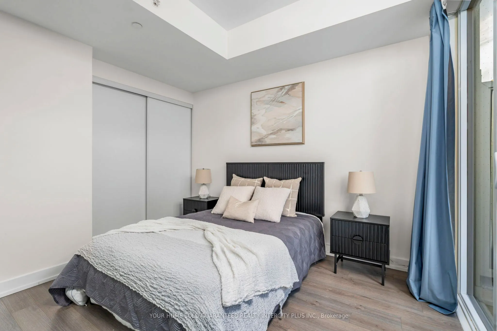 6 Parkwood Avenue, #303