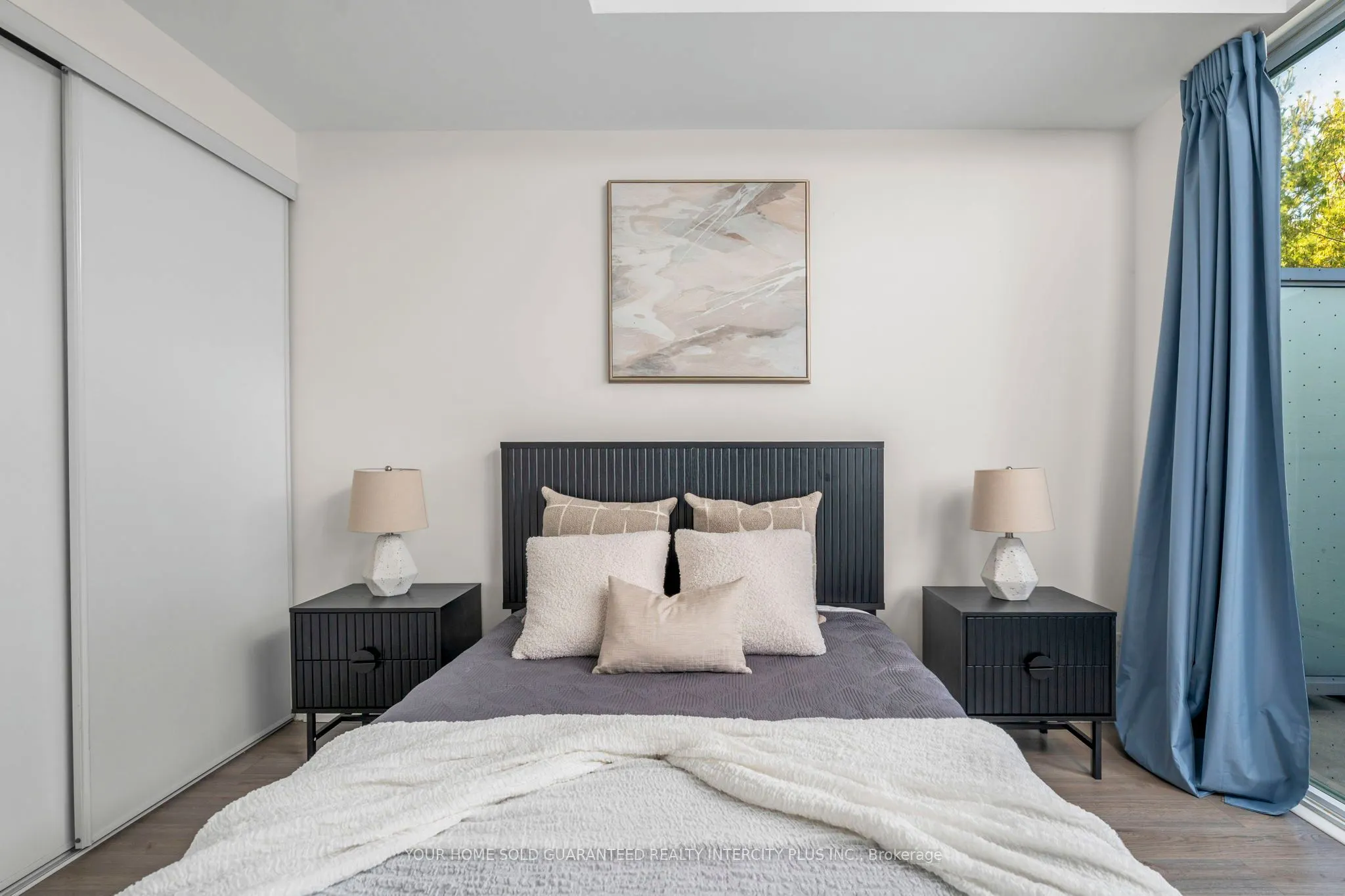 6 Parkwood Avenue, #303