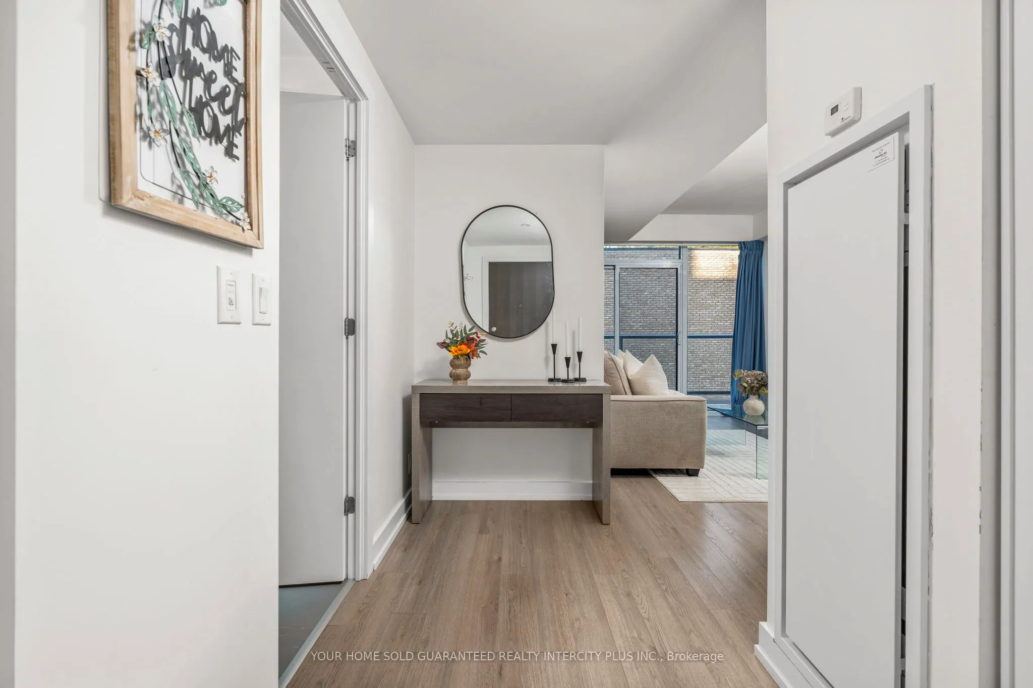 6 Parkwood Avenue, #303
