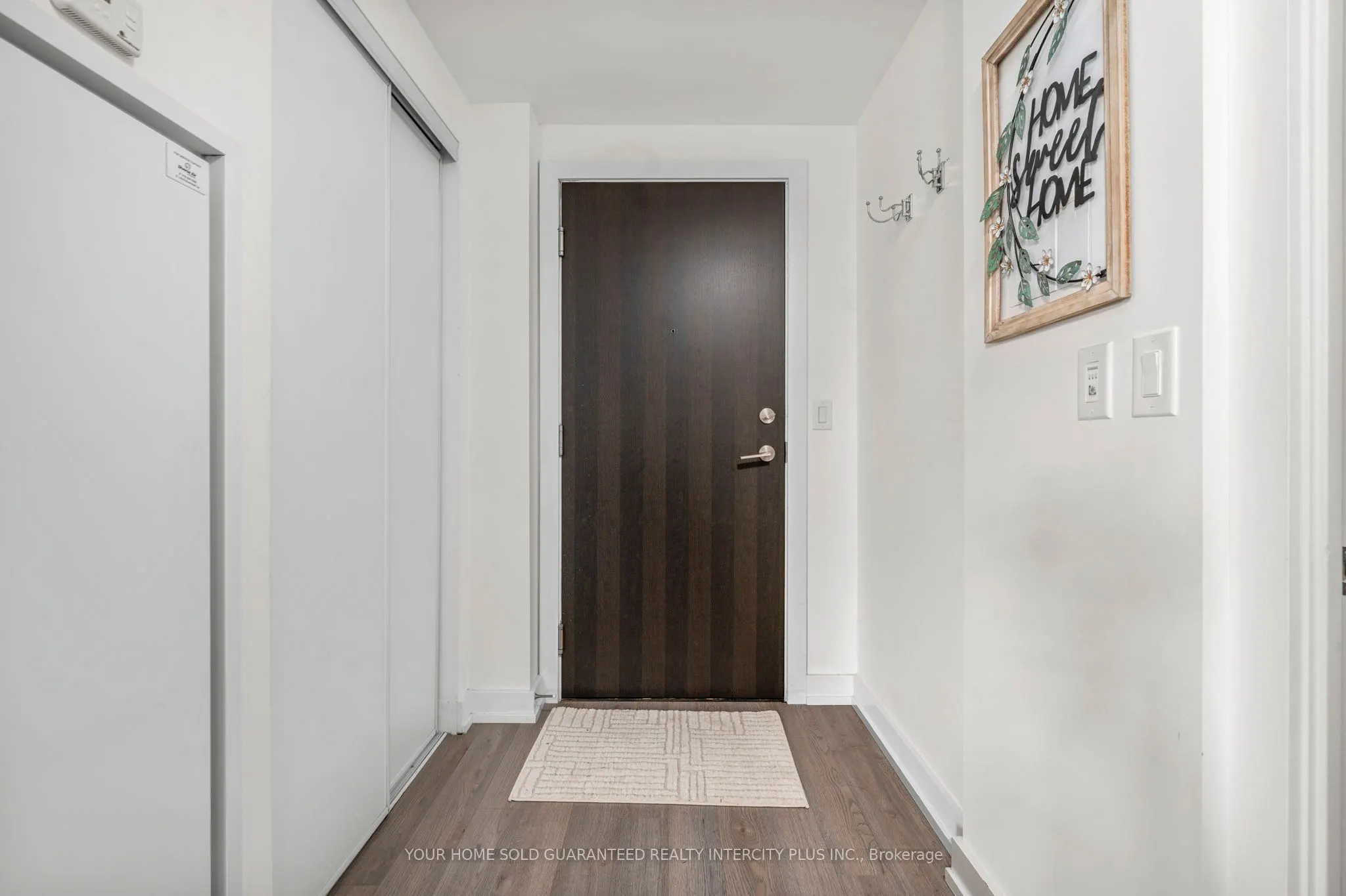 6 Parkwood Avenue, #303