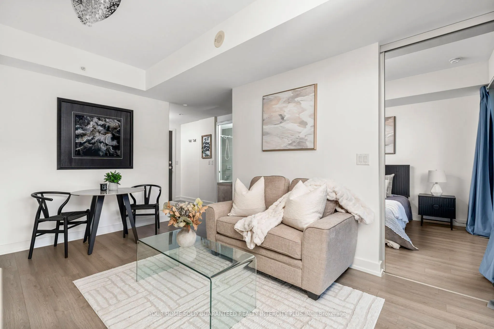 6 Parkwood Avenue, #303