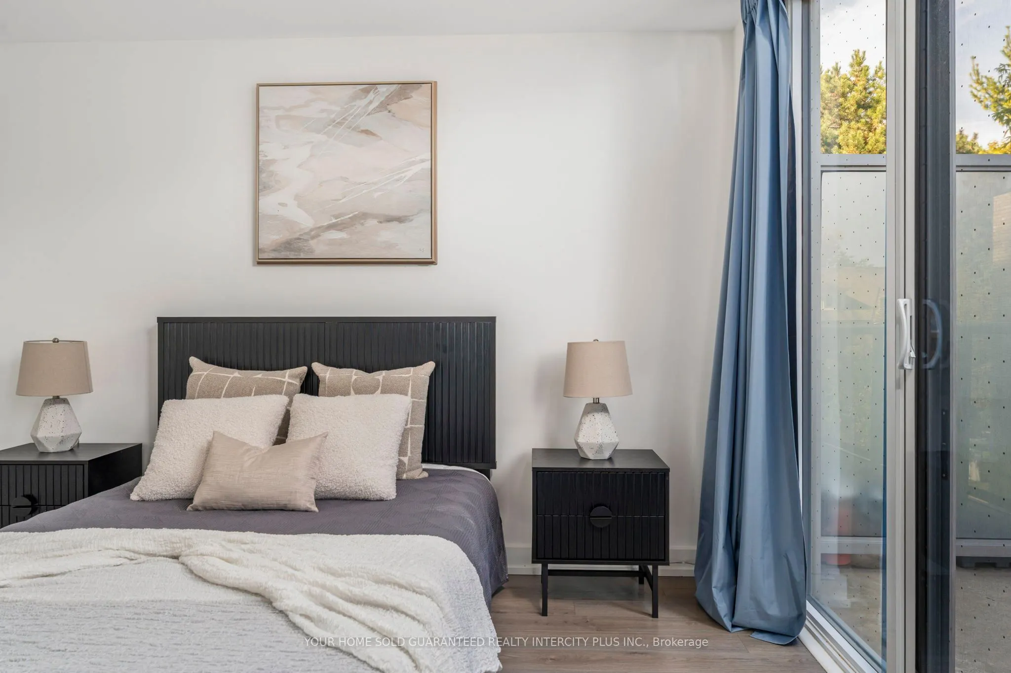 6 Parkwood Avenue, #303