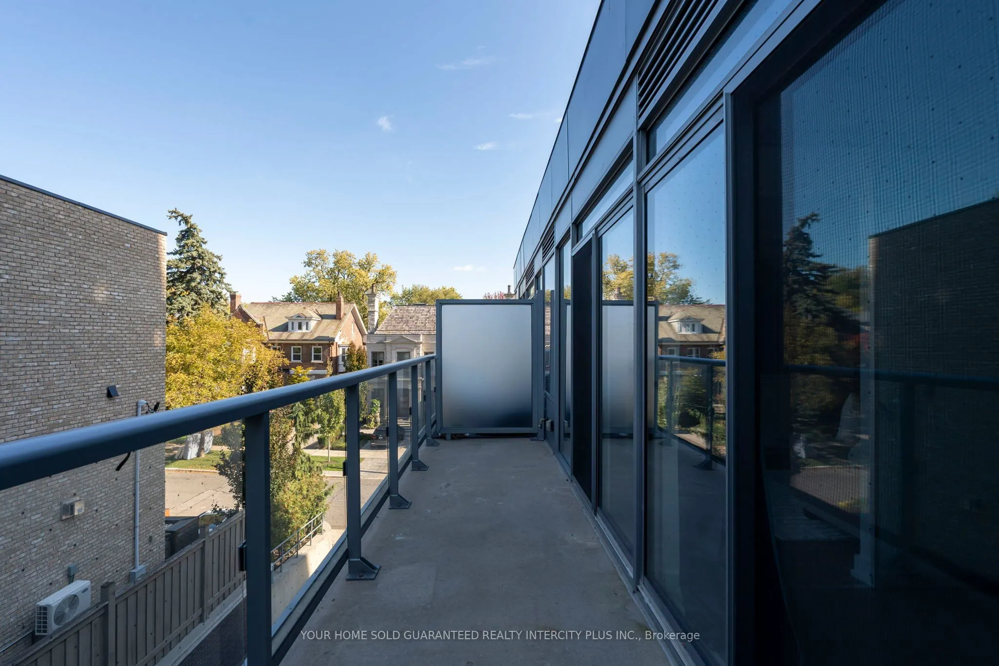 6 Parkwood Avenue, #303