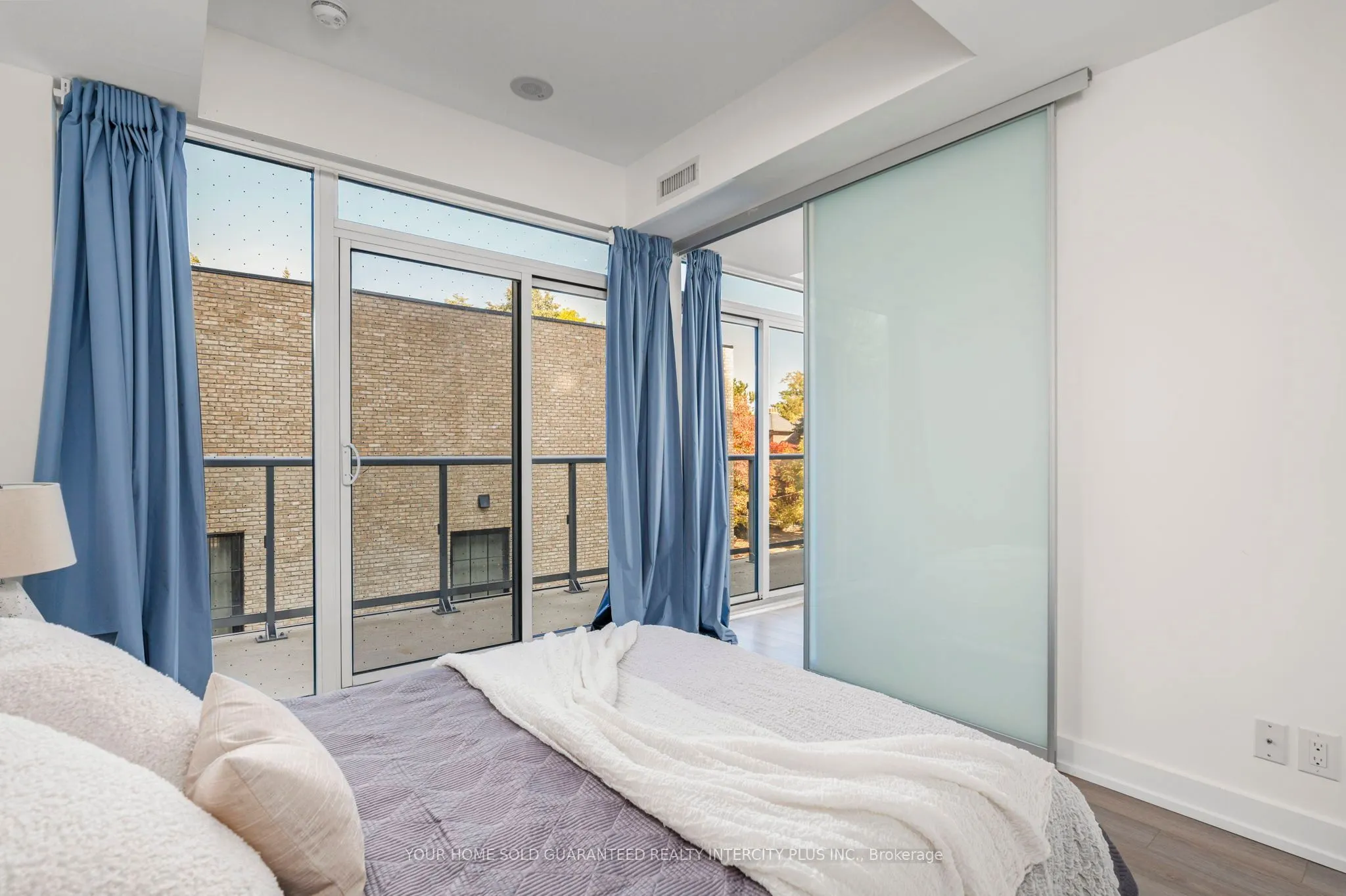 6 Parkwood Avenue, #303