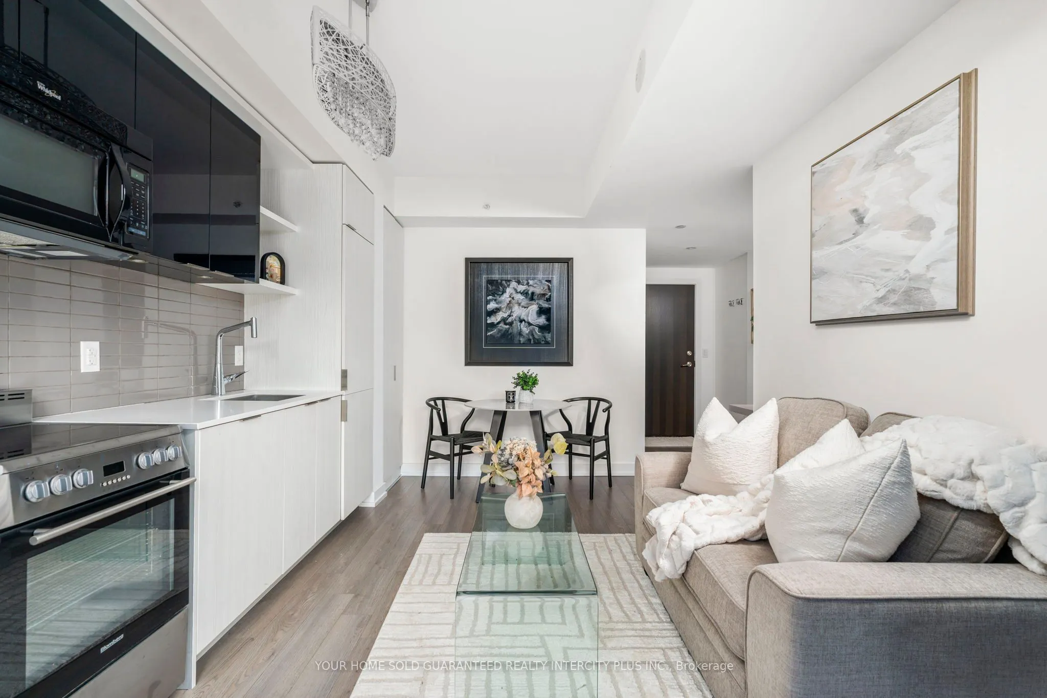 6 Parkwood Avenue, #303