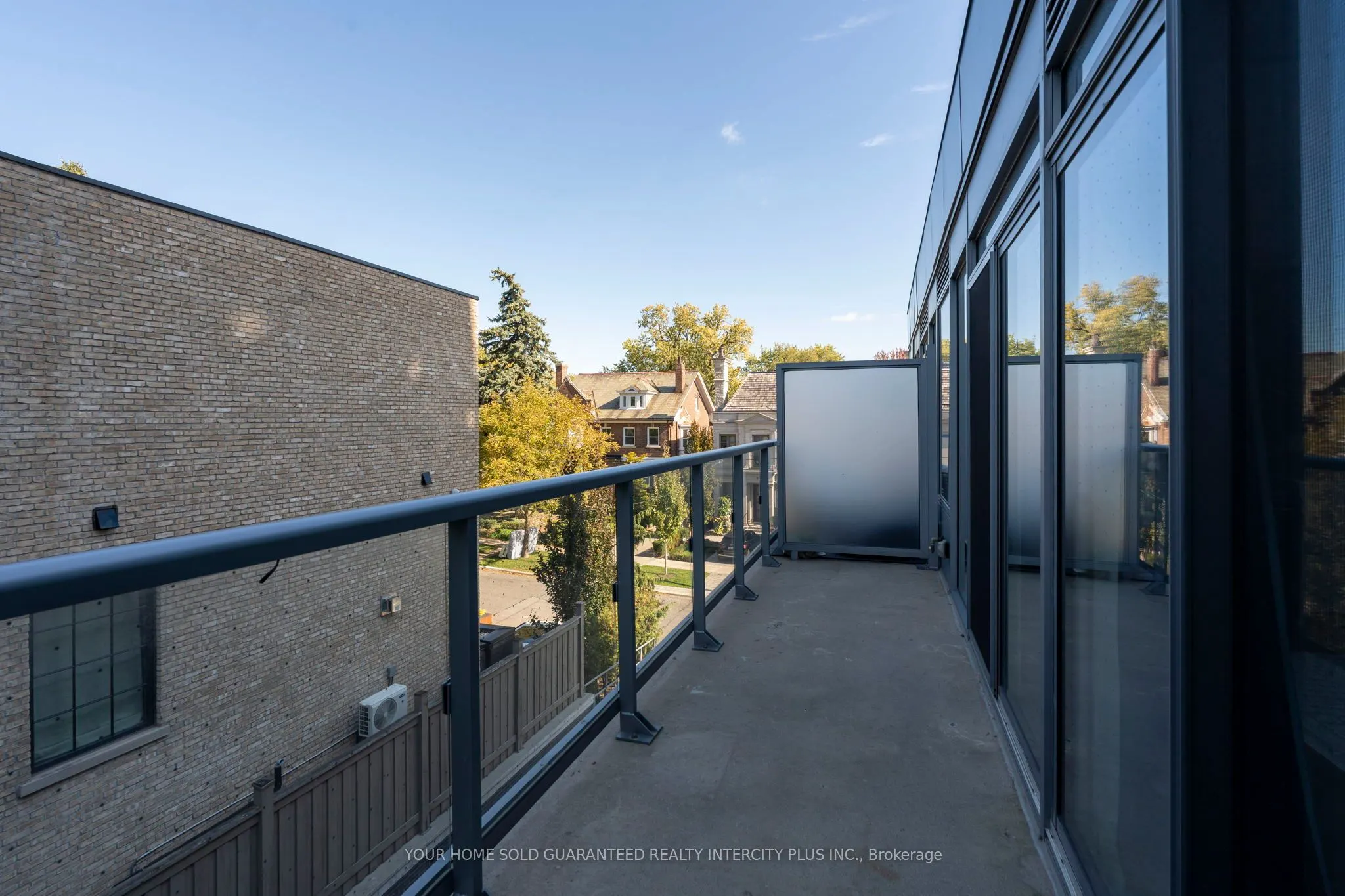 6 Parkwood Avenue, #303