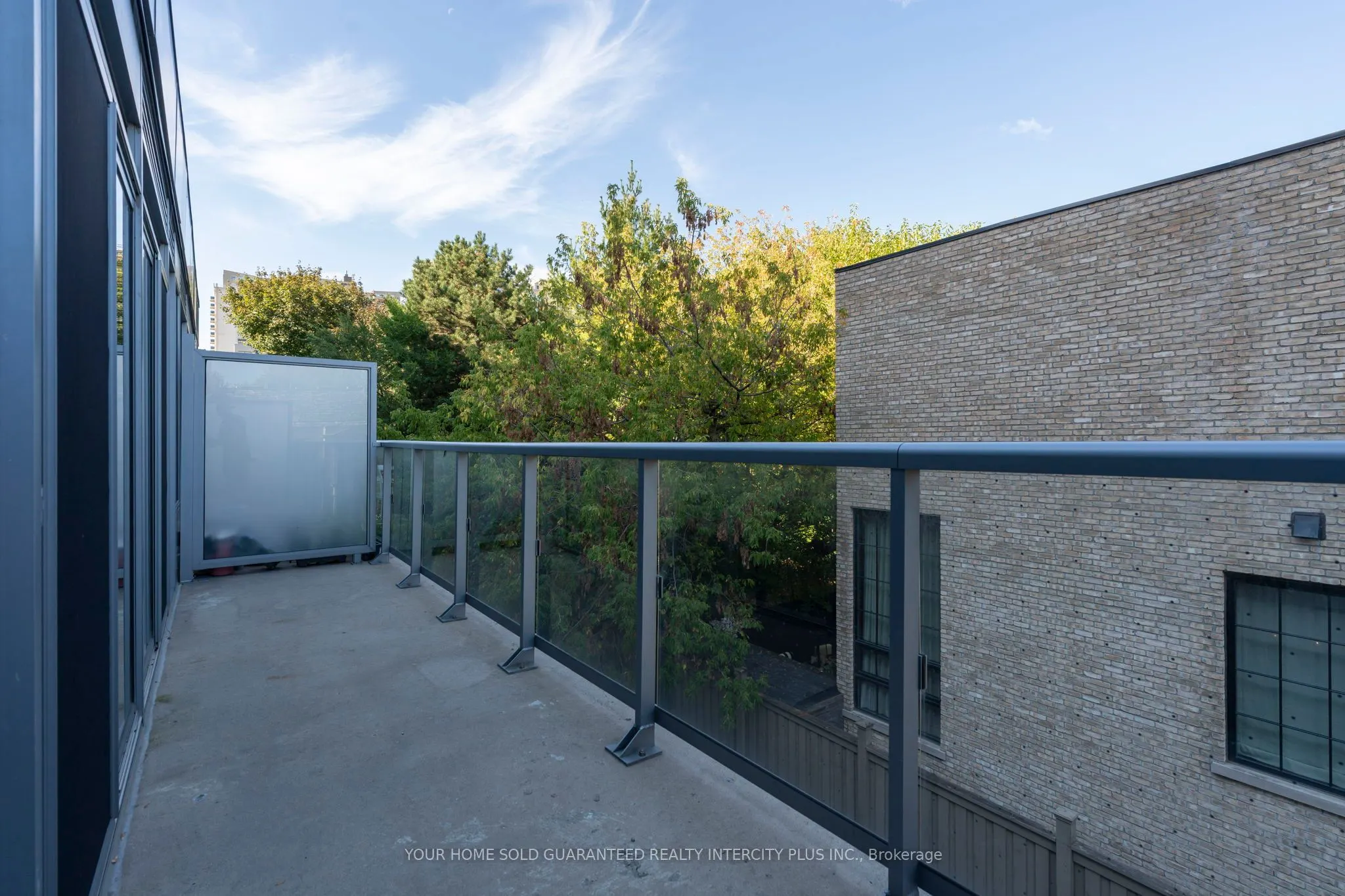6 Parkwood Avenue, #303