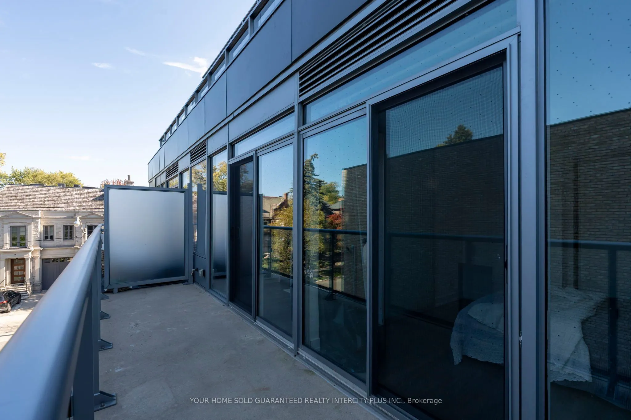 6 Parkwood Avenue, #303