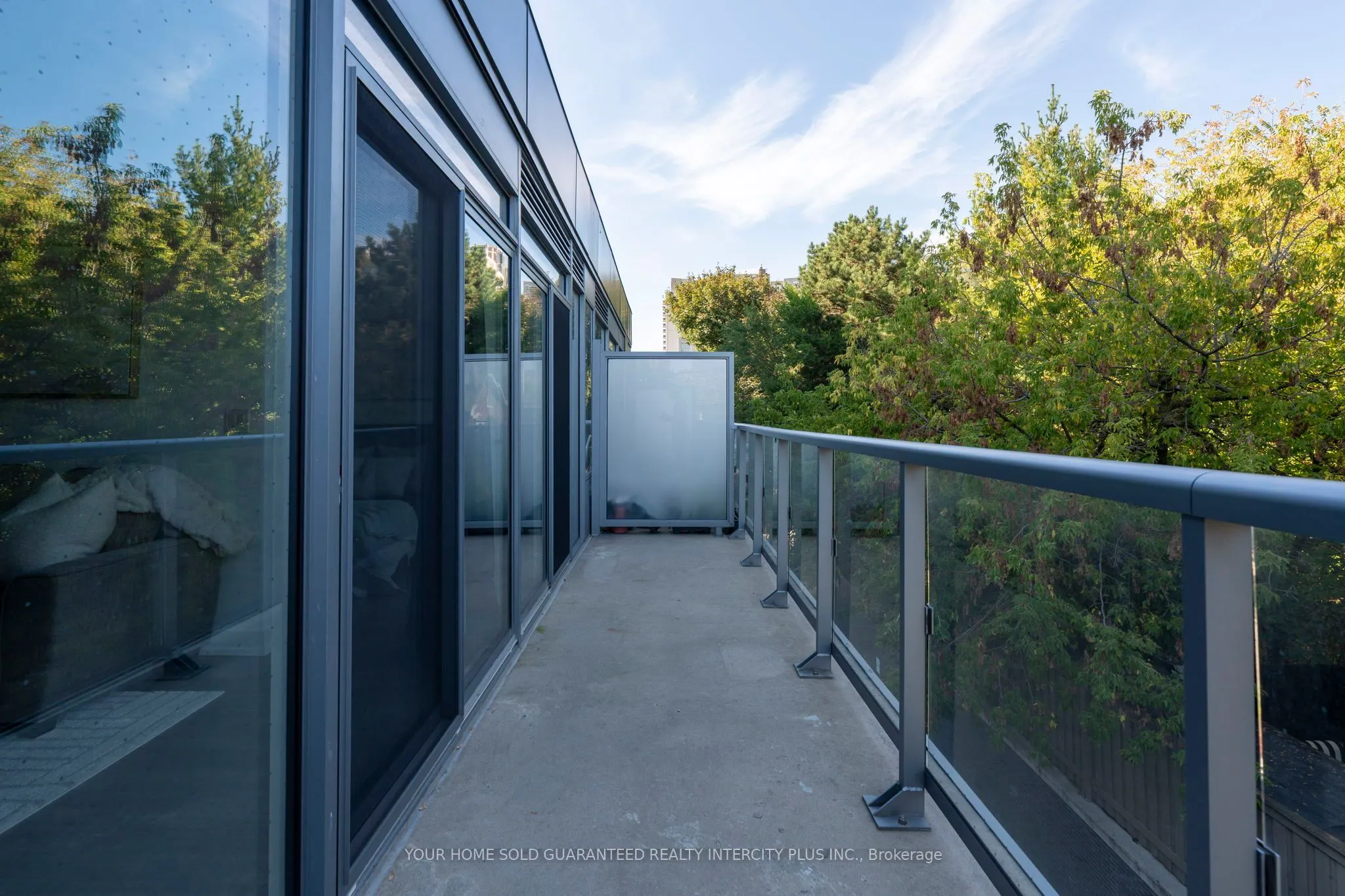 6 Parkwood Avenue, #303