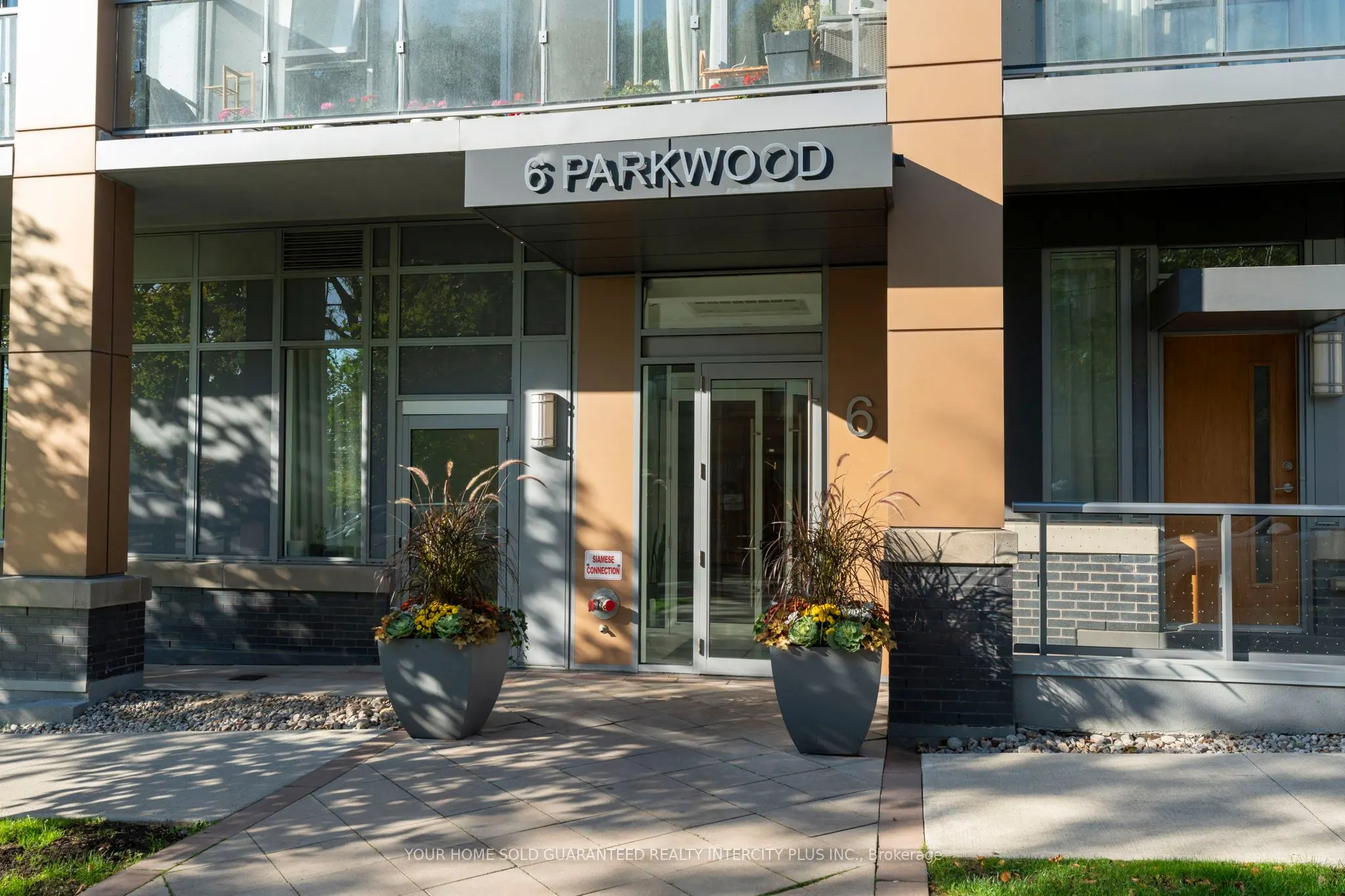 6 Parkwood Avenue, #303