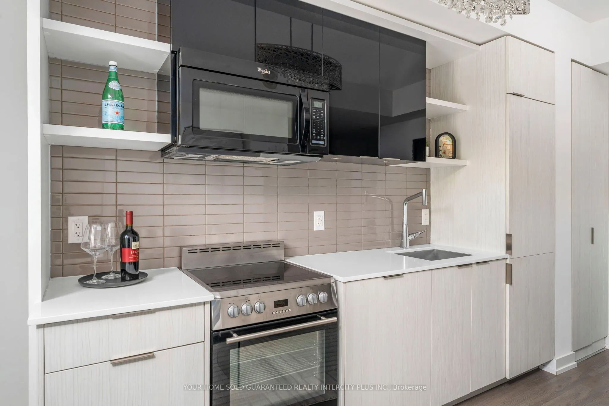 6 Parkwood Avenue, #303