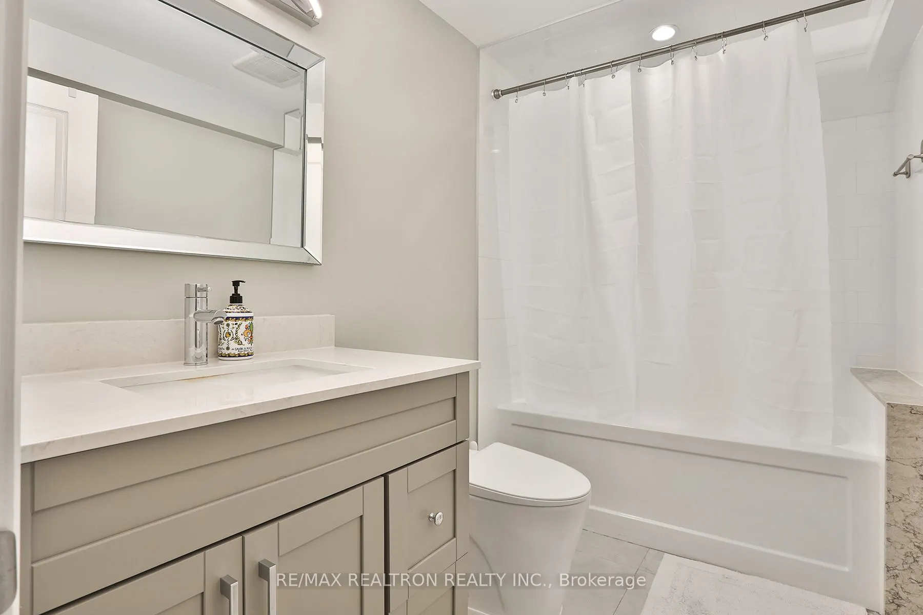 21 Meadowglade Crescent