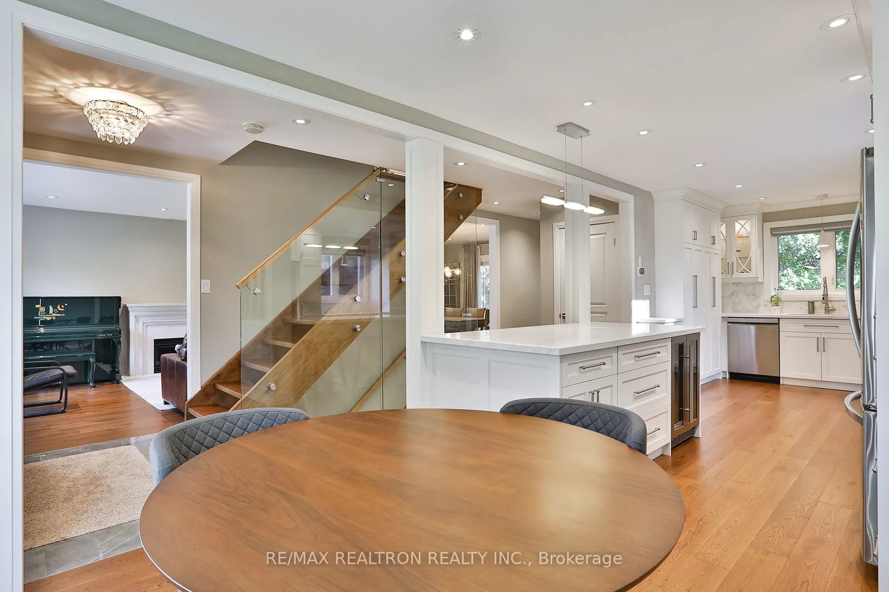 21 Meadowglade Crescent