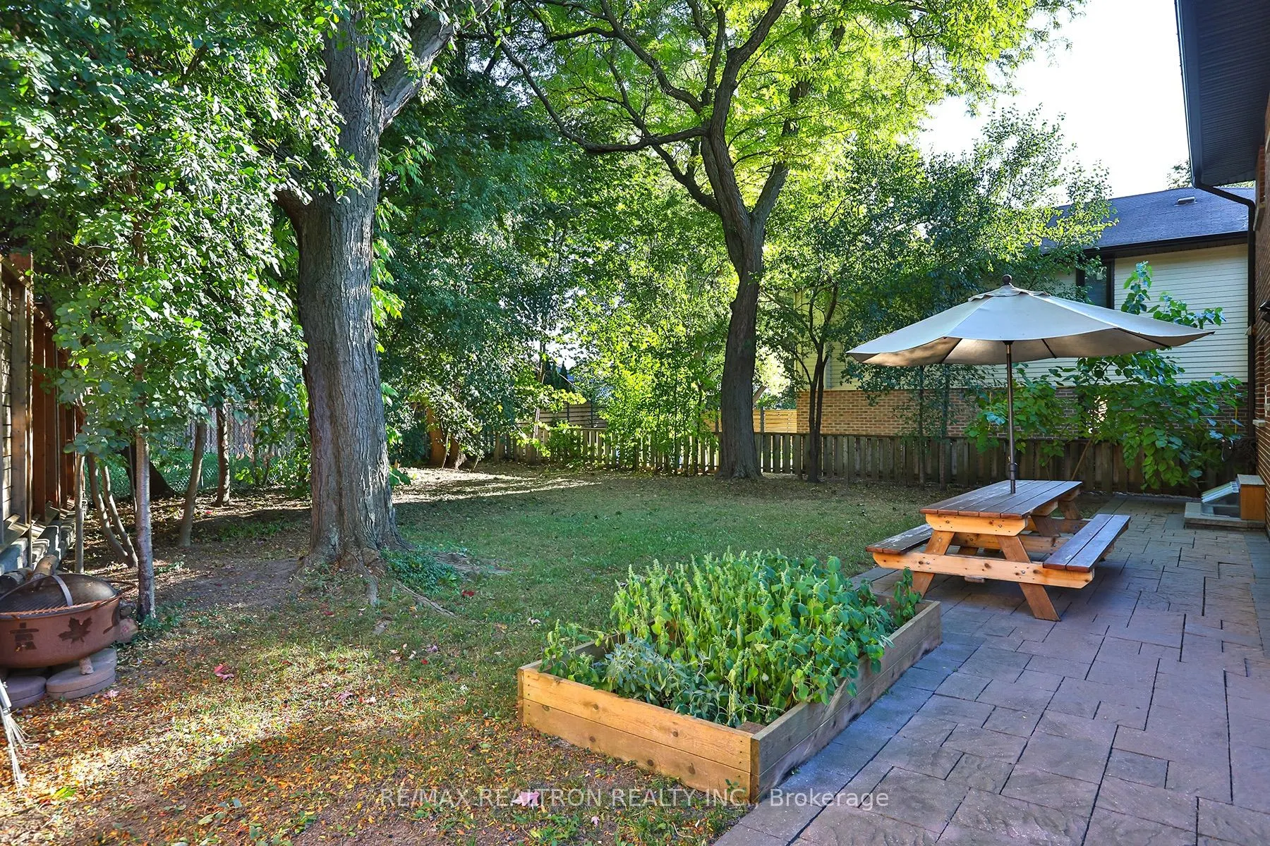 21 Meadowglade Crescent