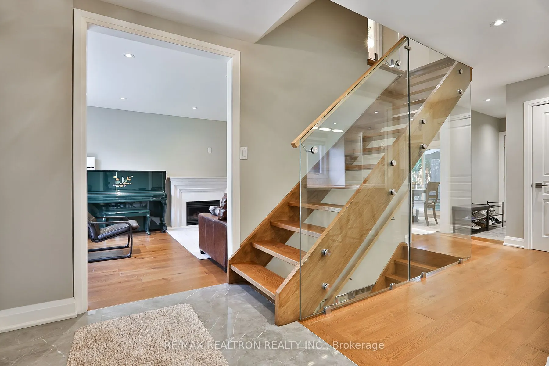 21 Meadowglade Crescent