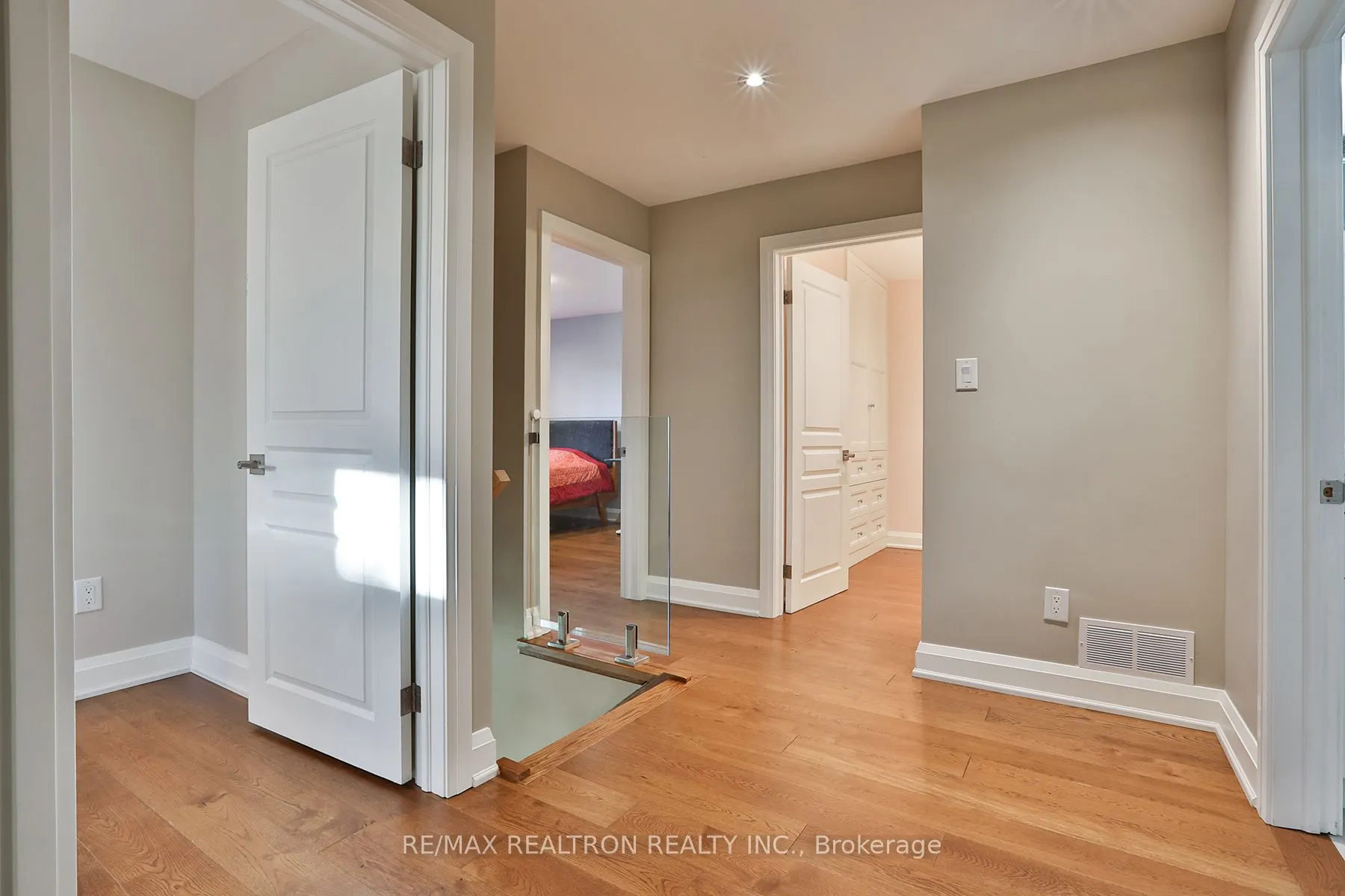 21 Meadowglade Crescent