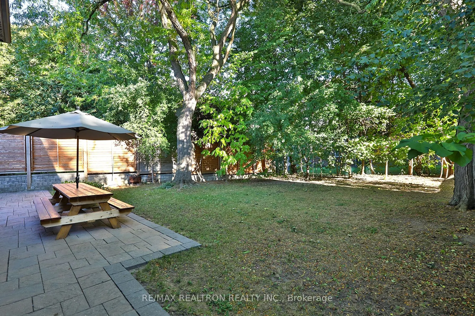 21 Meadowglade Crescent