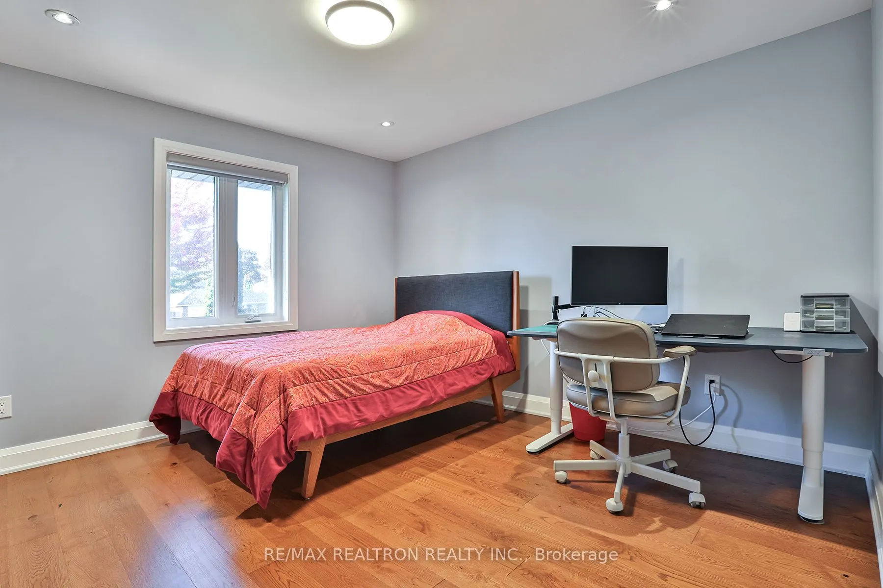 21 Meadowglade Crescent