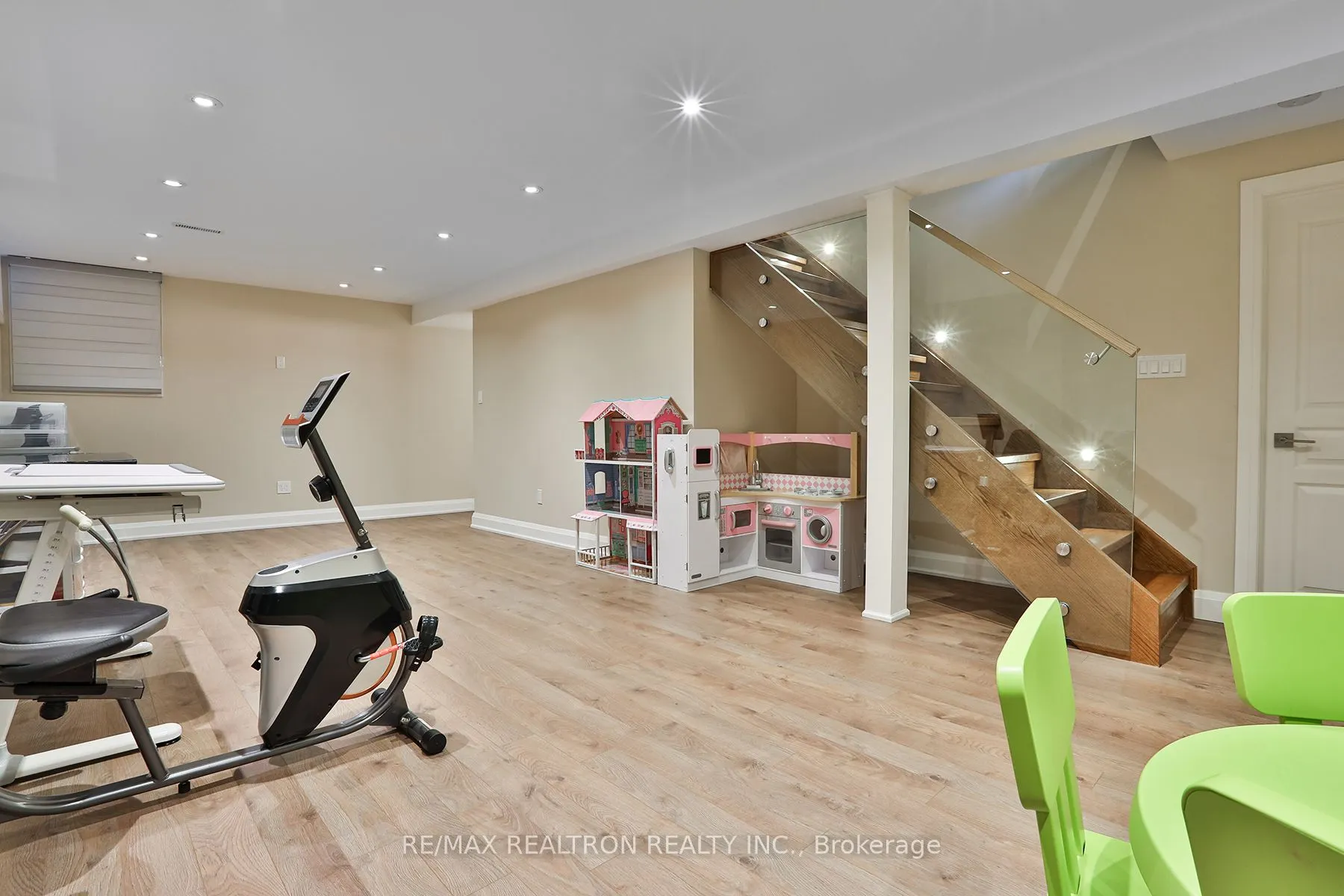 21 Meadowglade Crescent