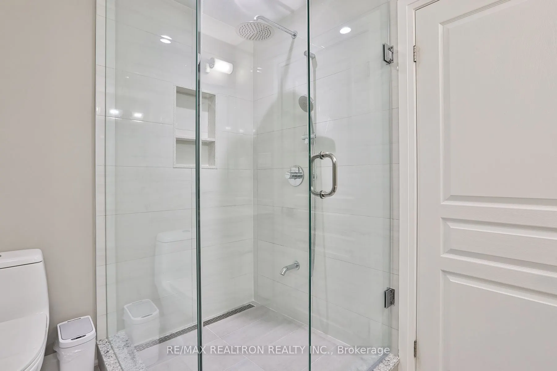 21 Meadowglade Crescent