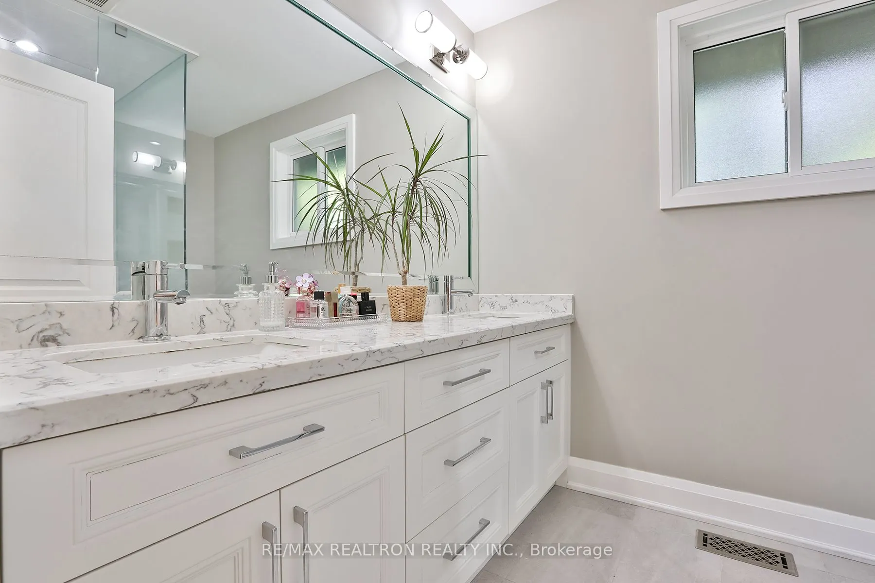 21 Meadowglade Crescent