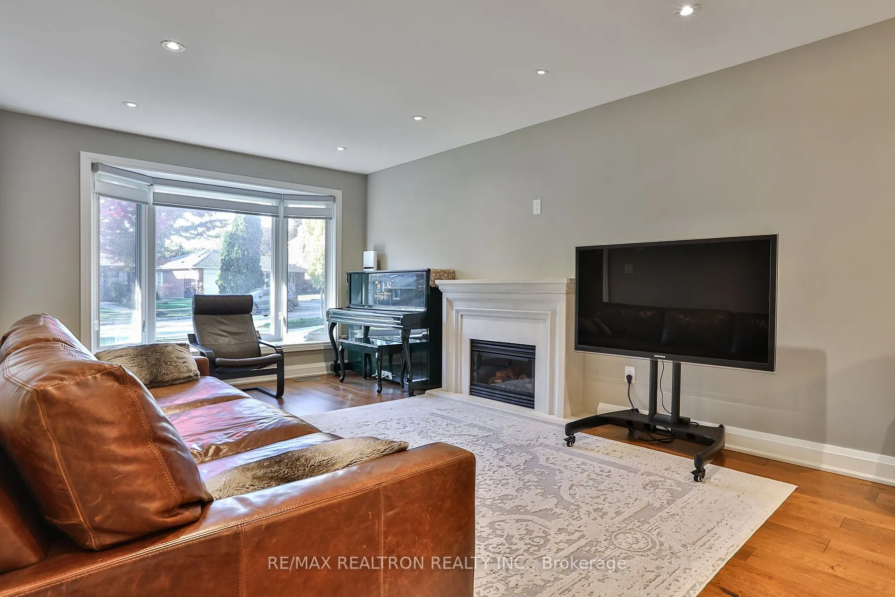 21 Meadowglade Crescent