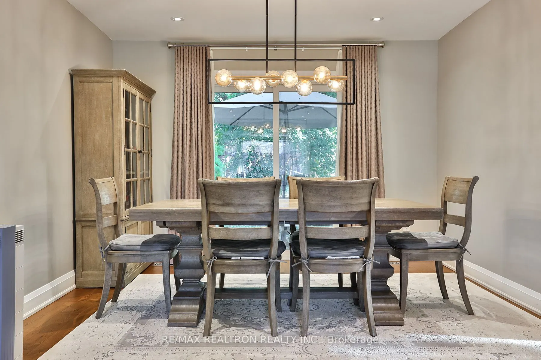 21 Meadowglade Crescent