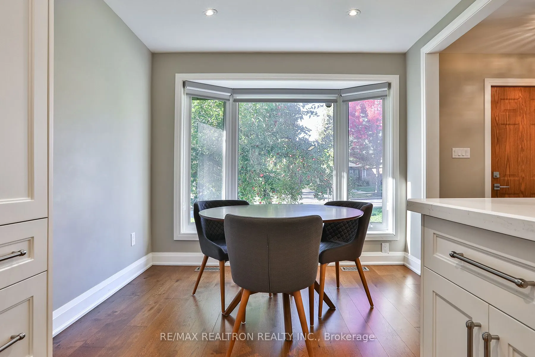 21 Meadowglade Crescent
