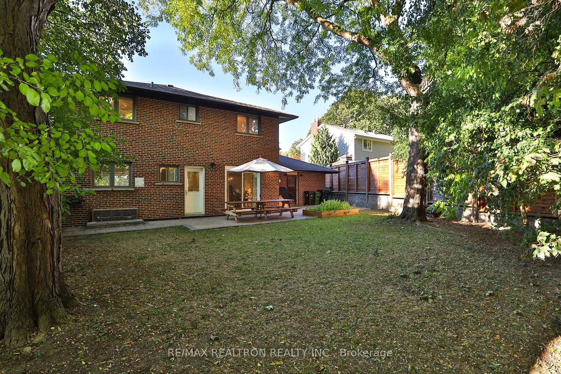 21 Meadowglade Crescent