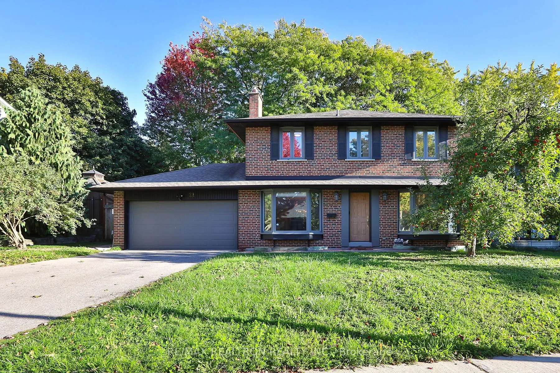21 Meadowglade Crescent