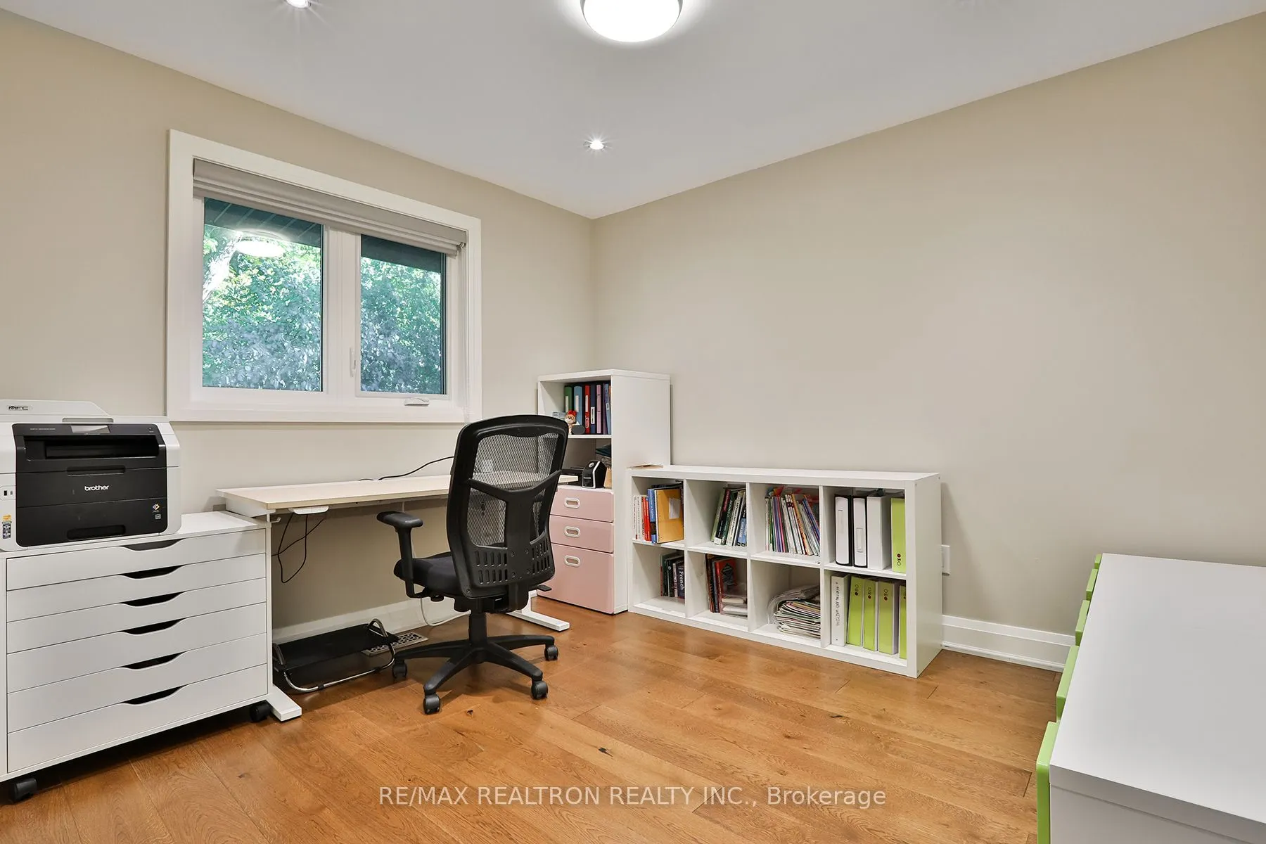 21 Meadowglade Crescent