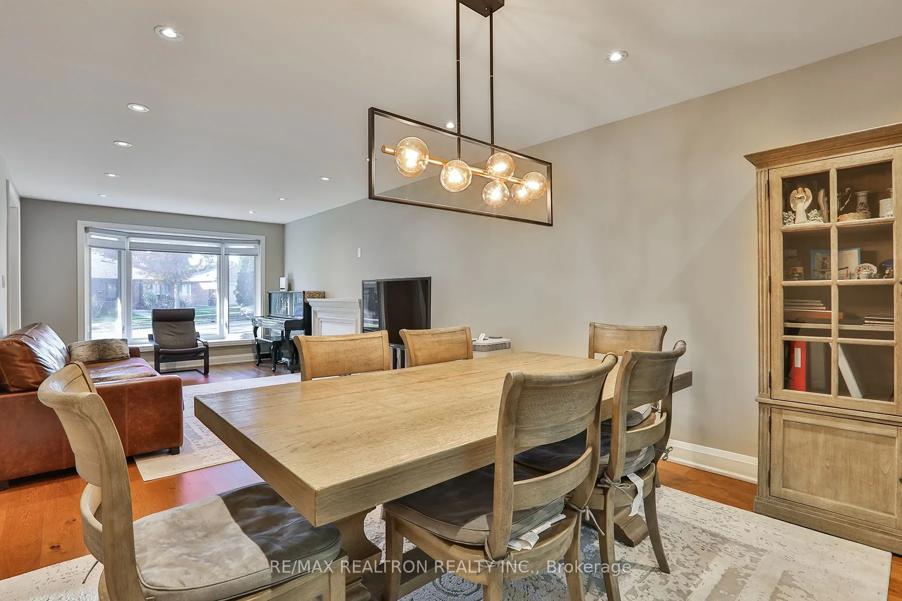 21 Meadowglade Crescent