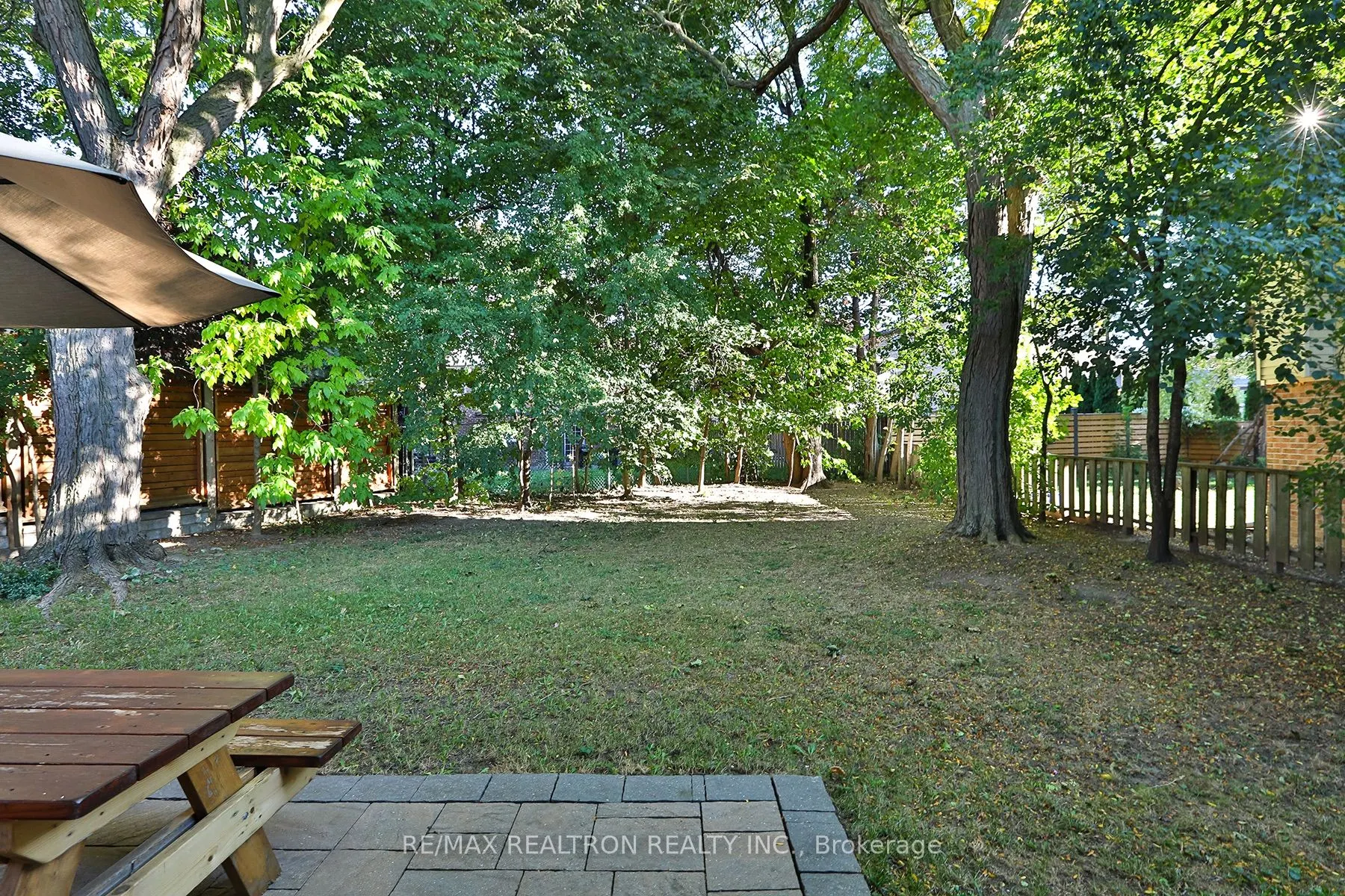 21 Meadowglade Crescent