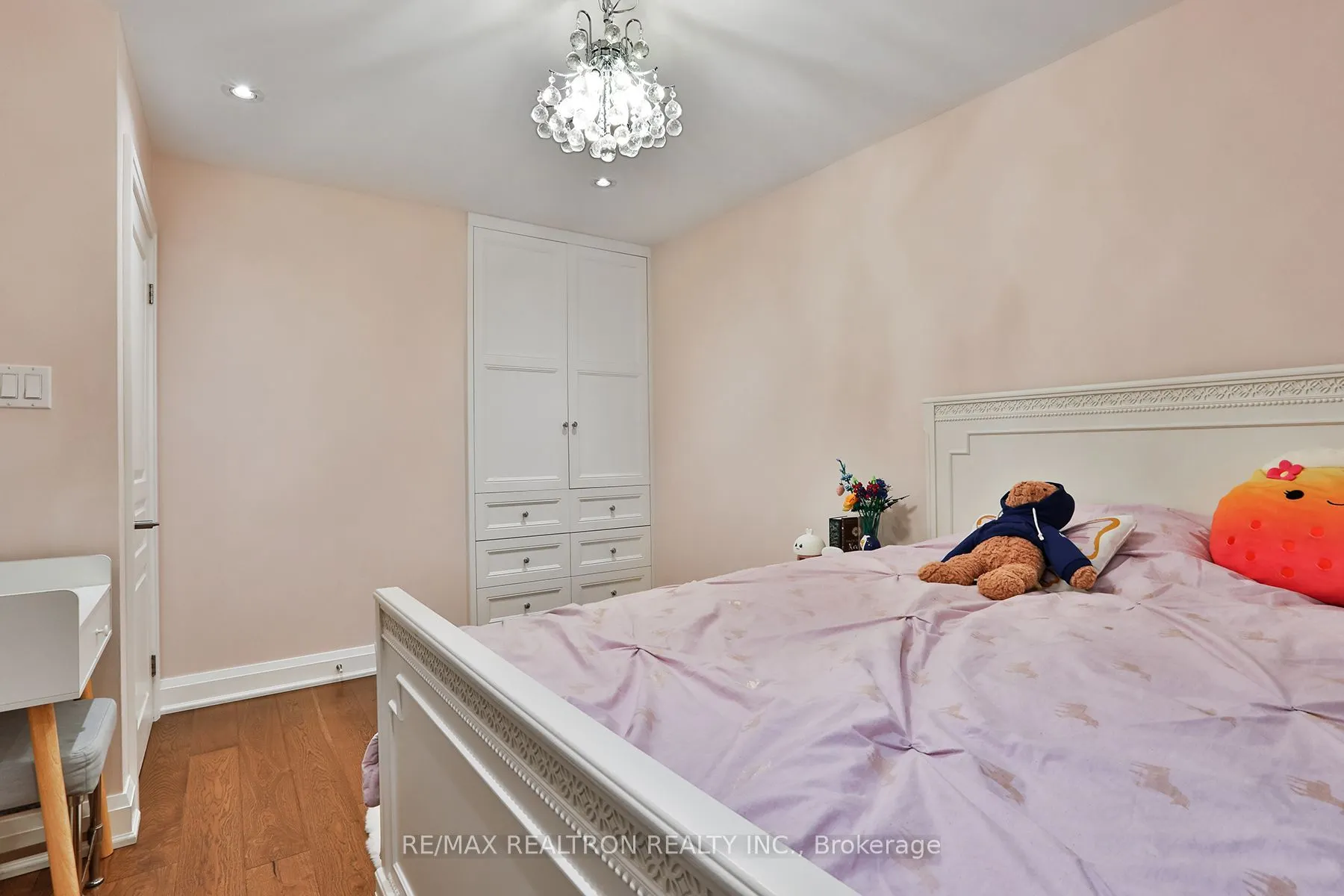 21 Meadowglade Crescent
