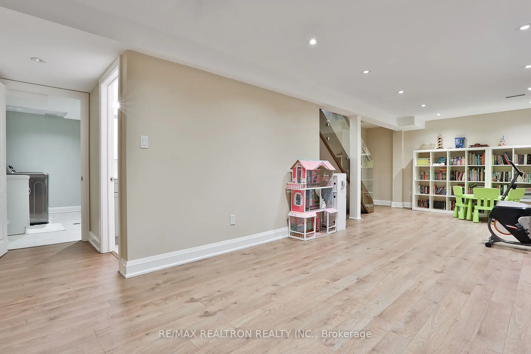 21 Meadowglade Crescent